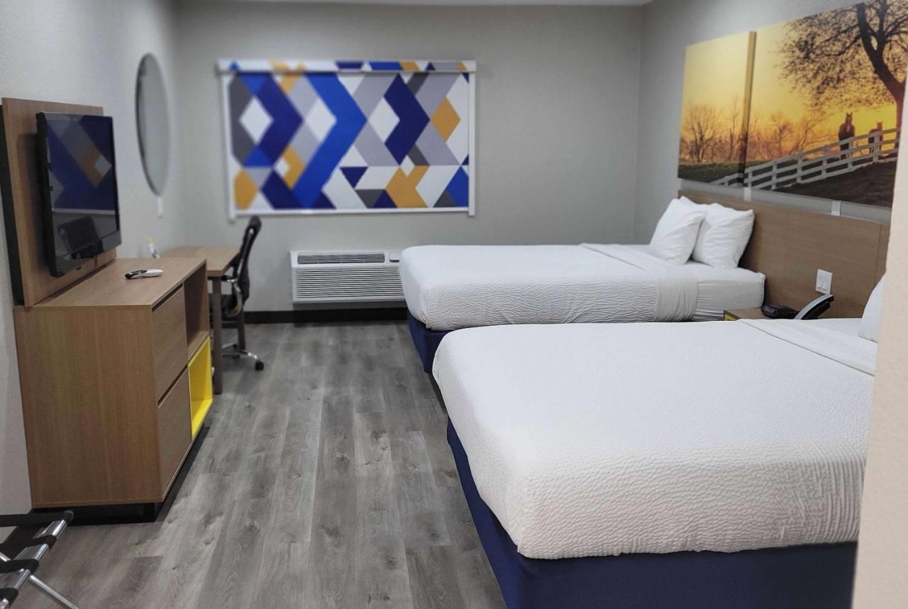 Days Inn By Wyndham Childress Exteriör bild